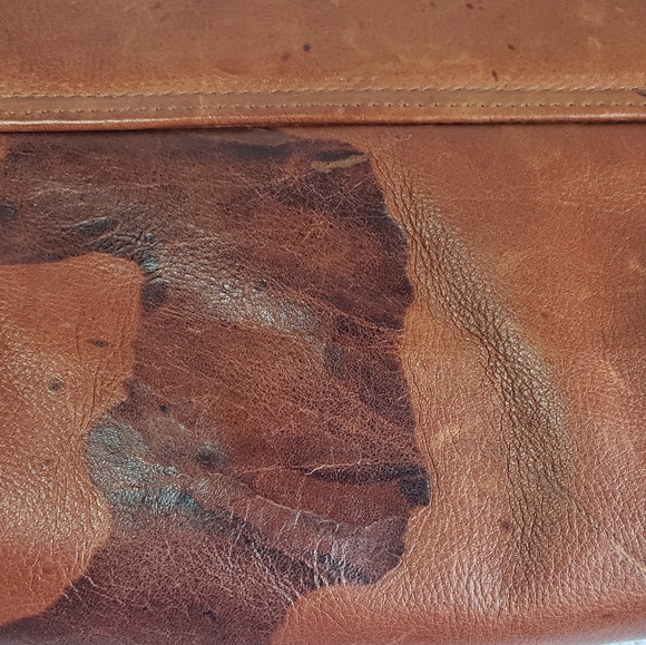 Catherine Rapetti distressed leather clutch - Picture 5 of 11